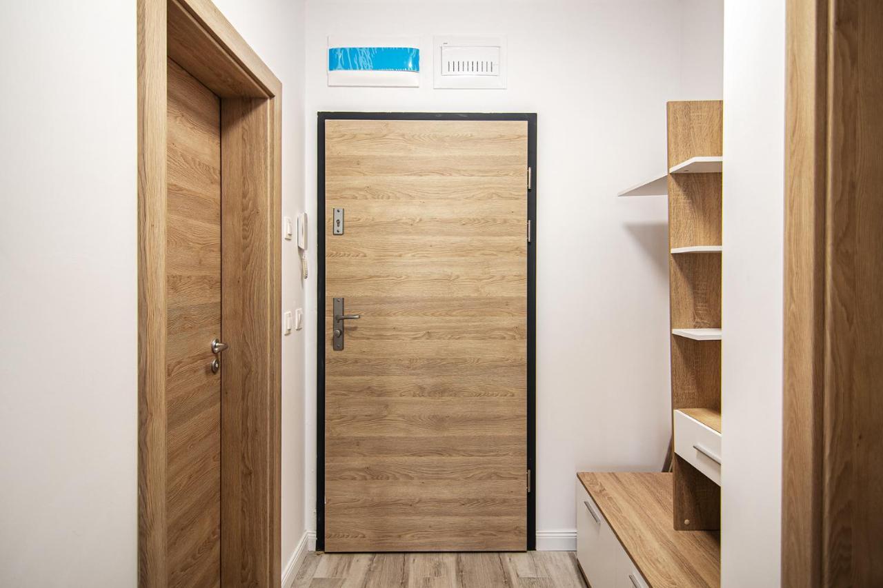 סנט קונסטנטין והלנה Sea Flats With Parking And Pool In Azur Residence מראה חיצוני תמונה