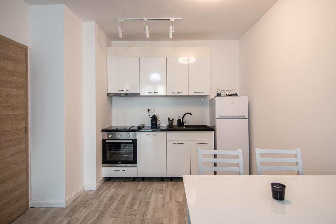 סנט קונסטנטין והלנה Sea Flats With Parking And Pool In Azur Residence מראה חיצוני תמונה