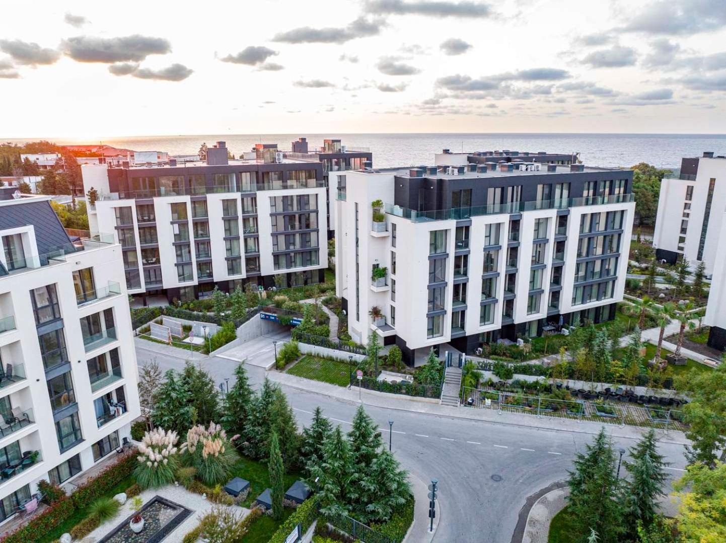 סנט קונסטנטין והלנה Sea Flats With Parking And Pool In Azur Residence מראה חיצוני תמונה